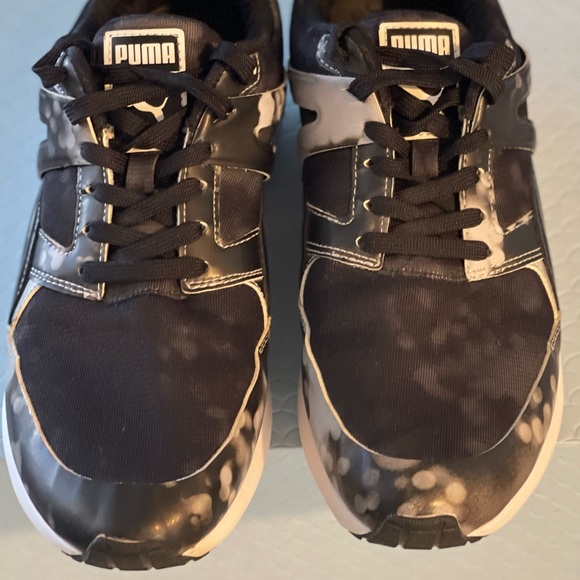 Size 9.5 Black Womens Puma walking sneakers only worn once, like new. - Picture 2 of 5